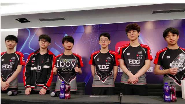 申花的防守 申花的防守